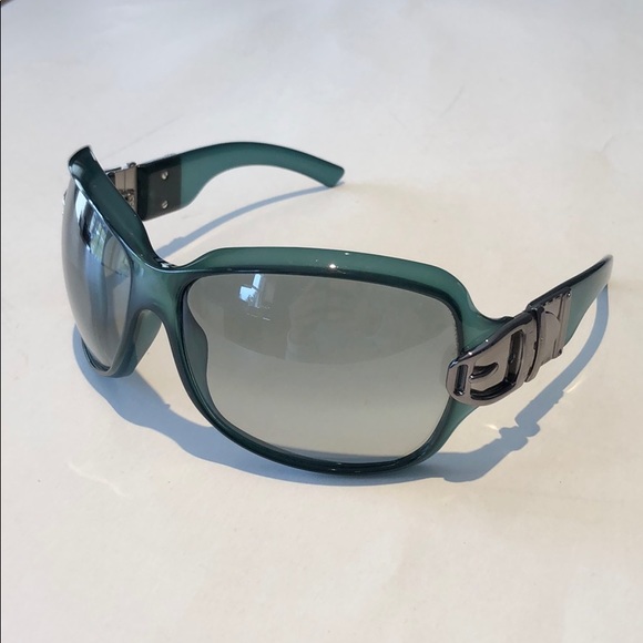 Gucci women’s green /silver buckle sunglasses